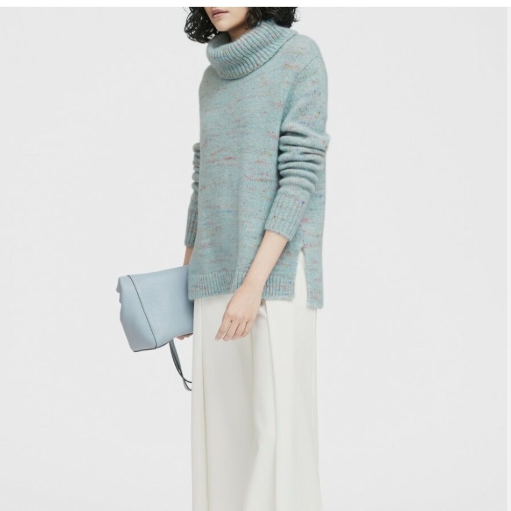 Banana Republic Turtleneck Sweater Size XS Made of Italian yarn